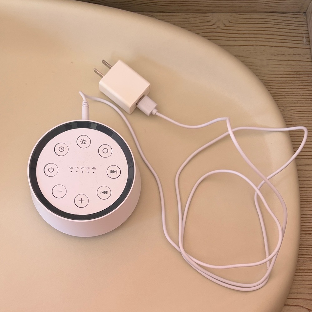 White Round Sound Machine with Charger - Picture 1 of 1